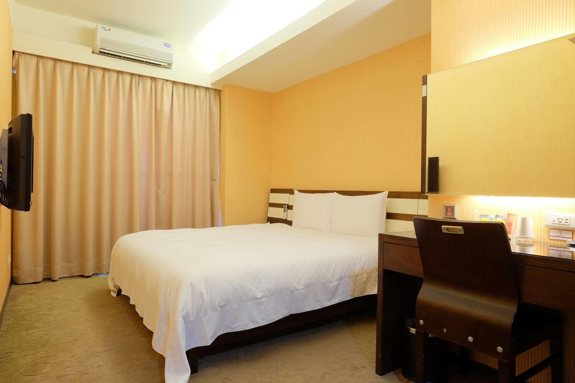 Talmud Hotel Gongyuan Taichung Exteriör bild