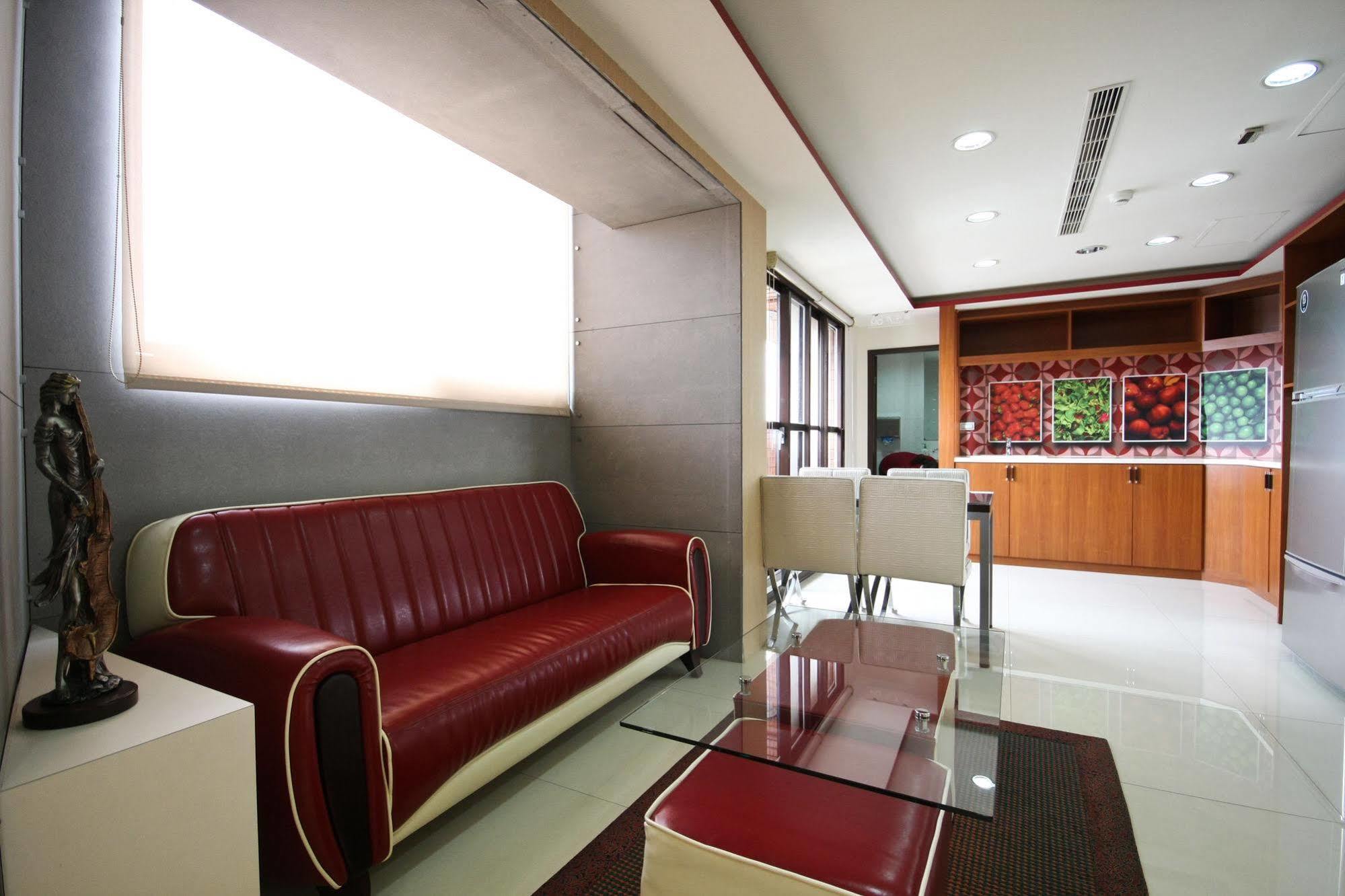 Talmud Hotel Gongyuan Taichung Exteriör bild