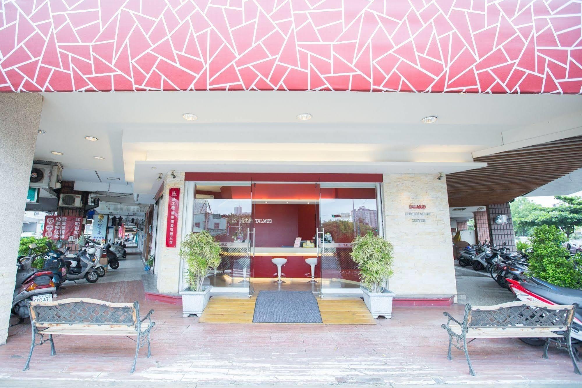 Talmud Hotel Gongyuan Taichung Exteriör bild